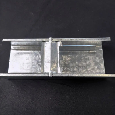 U-förmige Leichtstahl-Kiehl 4 Meter Metall-Stud-Trennwand 0,6 mm Dicke für grüne Baustoffe