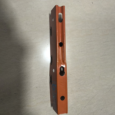 Guter Preis Hohe Korrosionsbeständigkeit 70mm Metall-Stud-Spur anpassbare Länge kaltgeformte Stahlspur Online
