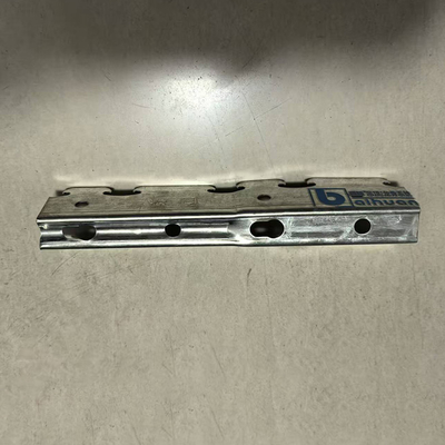chất lượng Tùy chỉnh và chống ăn mòn Metal Stud Base Track / Stud And Track Wall nhà máy sản xuất