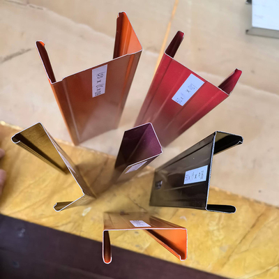 Buon prezzo Sistema di sospensione a tela di acciaio leggero montato sul soffitto Larghezza 100 mm 3m/6m Lunghezza in linea